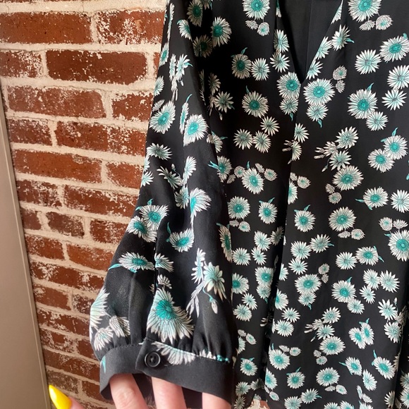 Express floral key hole dress - Picture 7 of 8